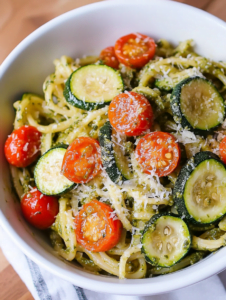 Read more about the article Creamy Chicken Spaghetti with Zucchini & Pesto Recipe